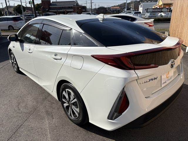 TOYOTA PRIUS PHV 2017 Image 31