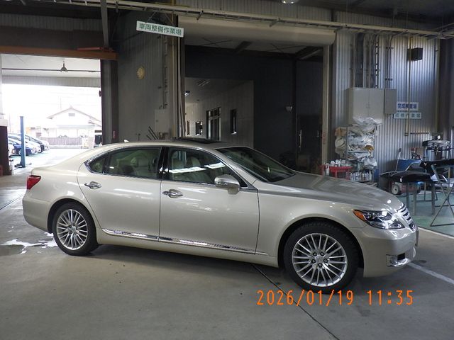 TOYOTA LEXUS LS600HL 2011 Image 31