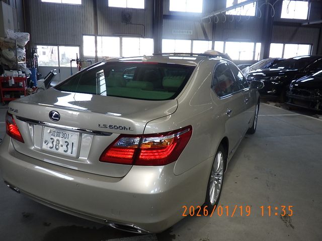 TOYOTA LEXUS LS600HL 2011 Image 31