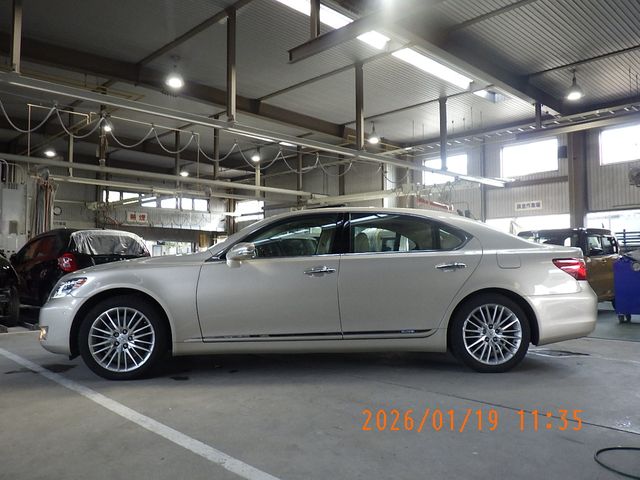 TOYOTA LEXUS LS600HL 2011 Image 31