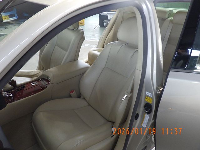 TOYOTA LEXUS LS600HL 2011 Image 31