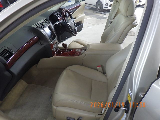 TOYOTA LEXUS LS600HL 2011 Image 31