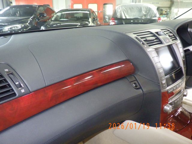 TOYOTA LEXUS LS600HL 2011 Image 31