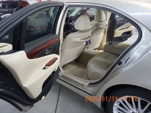 TOYOTA LEXUS LS600HL 2011 Image 31