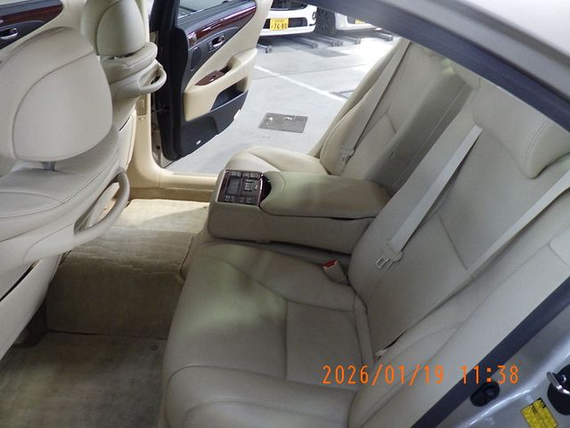 TOYOTA LEXUS LS600HL 2011 Image 31