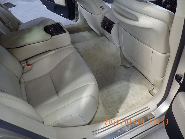 TOYOTA LEXUS LS600HL 2011 Image 31