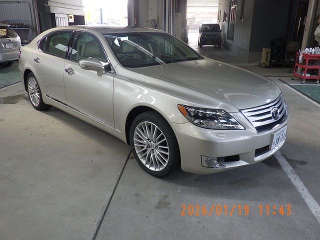 TOYOTA LEXUS LS600HL 2011 Image 31