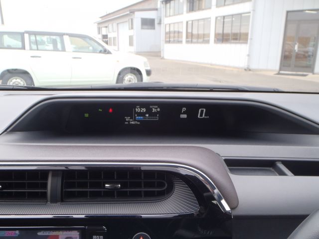 TOYOTA AQUA 2018 Image 31