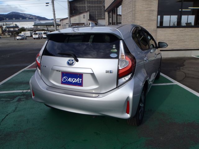 TOYOTA AQUA 2017 Image 31