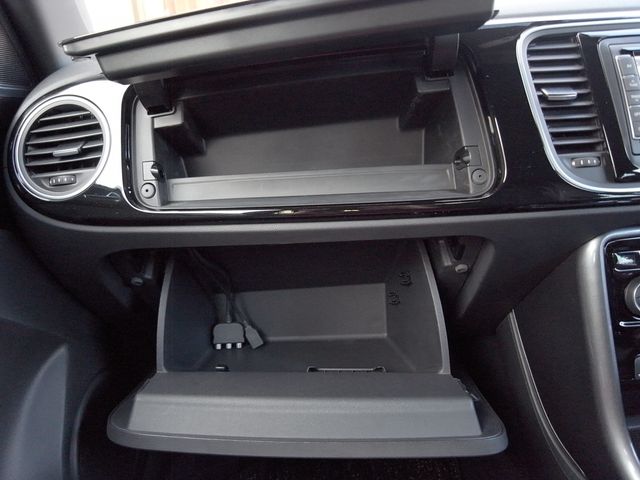 VOLKSWAGEN THE BEETL 2018 Image 31