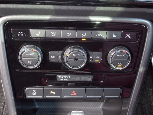 VOLKSWAGEN THE BEETL 2018 Image 31