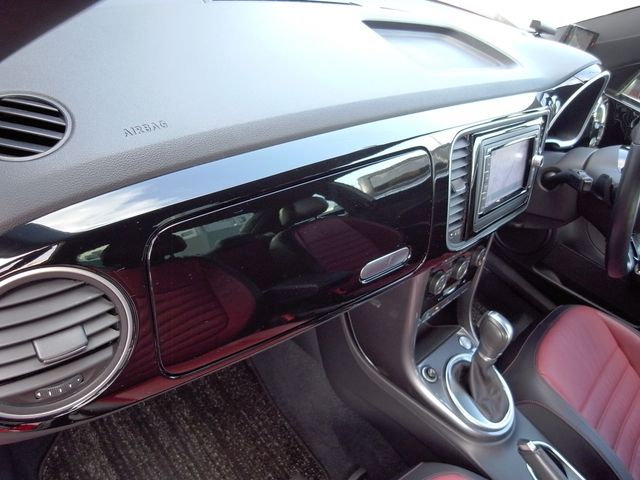 VOLKSWAGEN THE BEETL 2018 Image 31