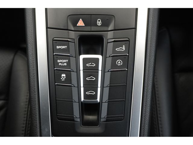 PORSCHE 911 2012 Image 31