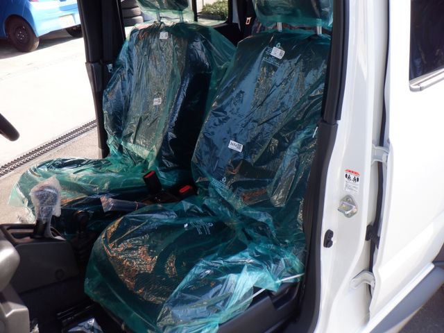 SUZUKI JIMNY NOMADE 2025 Image 31