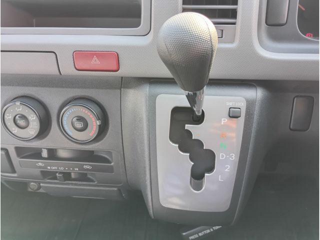 TOYOTA REGIUSACE VAN 2WD 2005 Image 31