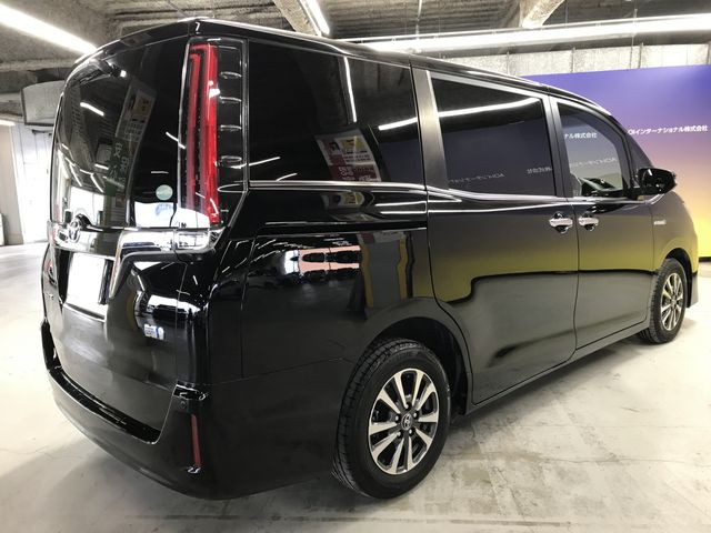 TOYOTA ESQUIRE HYBRID 2017 Image 31