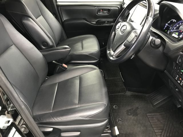 TOYOTA ESQUIRE HYBRID 2017 Image 31