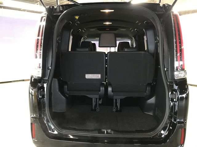 TOYOTA ESQUIRE HYBRID 2017 Image 31