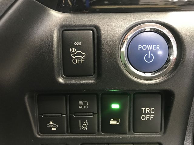 TOYOTA ESQUIRE HYBRID 2017 Image 31