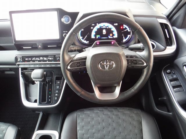 TOYOTA VOXY HYBRID 2022 Image 31