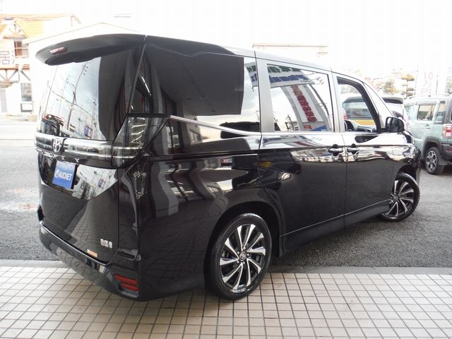 TOYOTA VOXY HYBRID 2022 Image 31