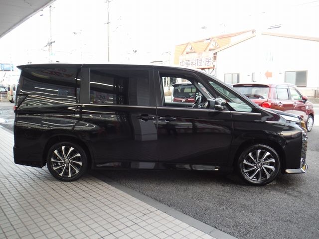 TOYOTA VOXY HYBRID 2022 Image 31