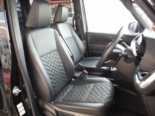 TOYOTA VOXY HYBRID 2022 Image 31