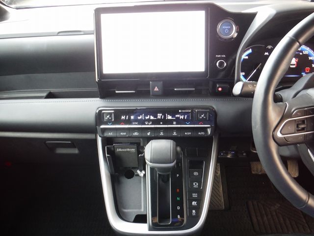 TOYOTA VOXY HYBRID 2022 Image 31