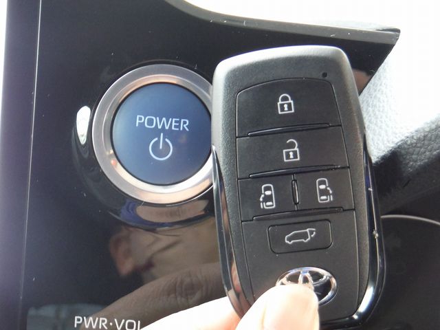 TOYOTA VOXY HYBRID 2022 Image 31