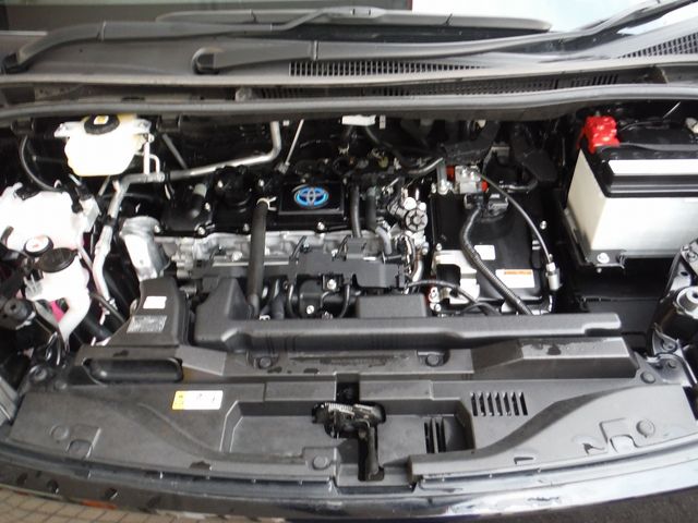 TOYOTA VOXY HYBRID 2022 Image 31