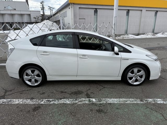 TOYOTA PRIUS 2012 Image 31
