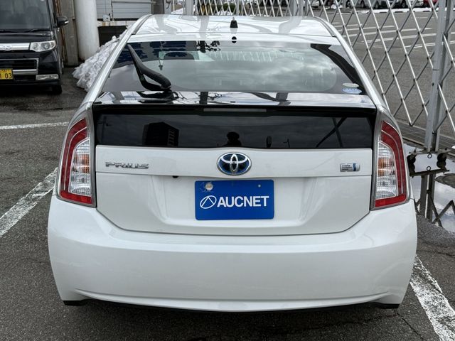 TOYOTA PRIUS 2012 Image 31