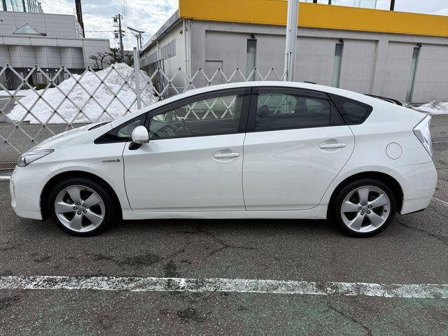 TOYOTA PRIUS 2012 Image 31