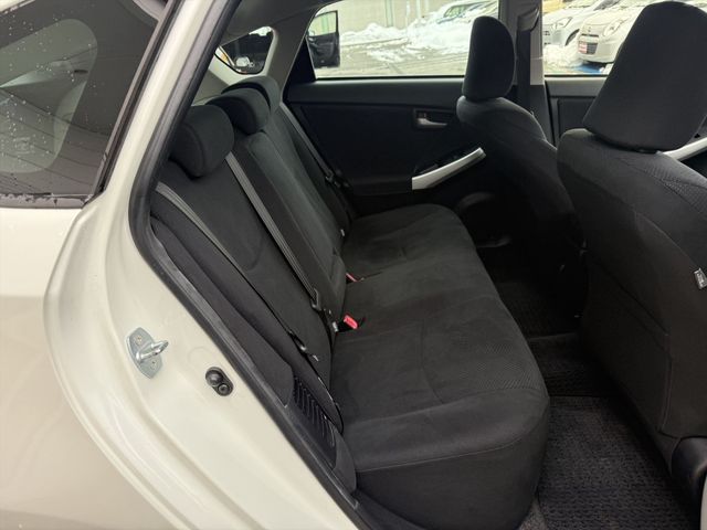 TOYOTA PRIUS 2012 Image 31