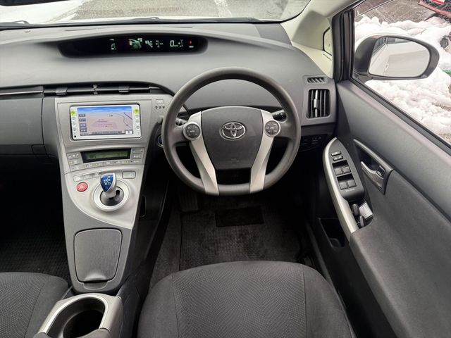 TOYOTA PRIUS 2012 Image 31
