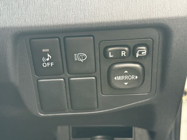 TOYOTA PRIUS 2012 Image 31