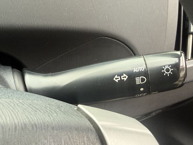 TOYOTA PRIUS 2012 Image 31