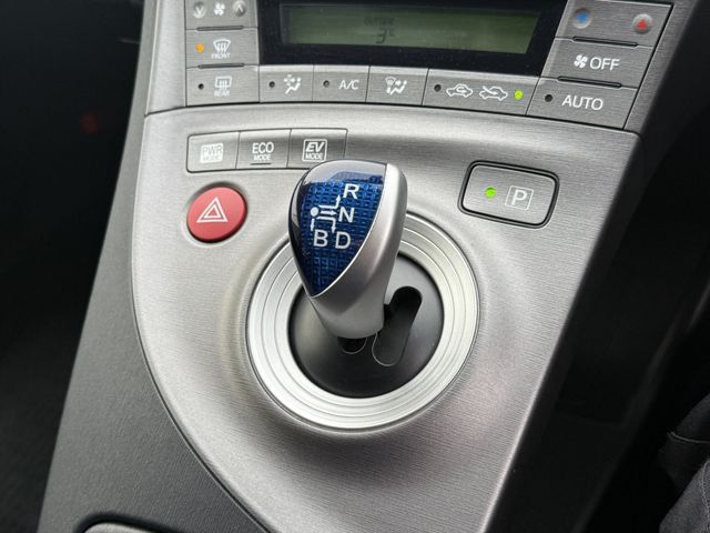 TOYOTA PRIUS 2012 Image 31