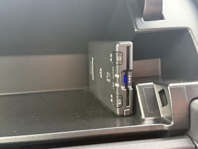 TOYOTA PRIUS 2012 Image 31