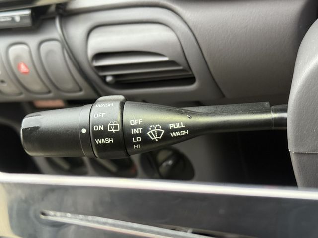 MITSUOKA VIEWT 1994 Image 31