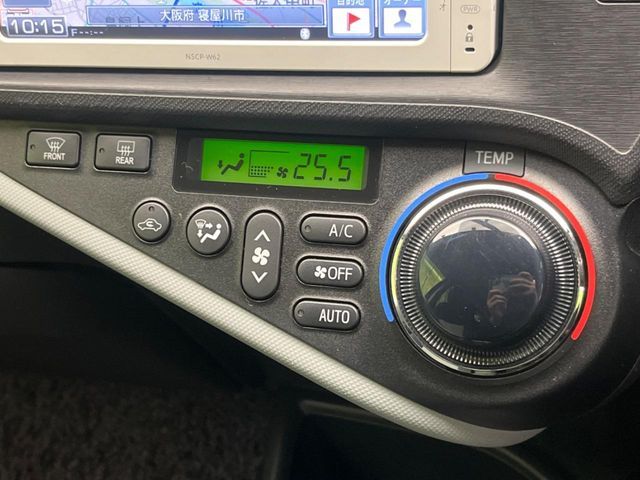 TOYOTA AQUA 2012 Image 31