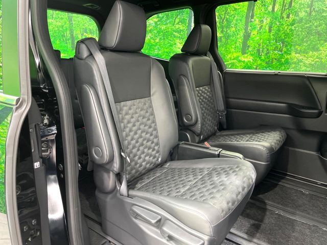 TOYOTA VOXY HYBRID 2025 Image 31