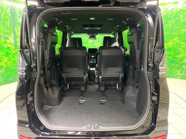 TOYOTA VOXY HYBRID 2025 Image 31