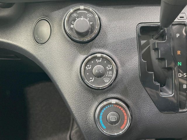 TOYOTA SIENTA 2016 Image 31