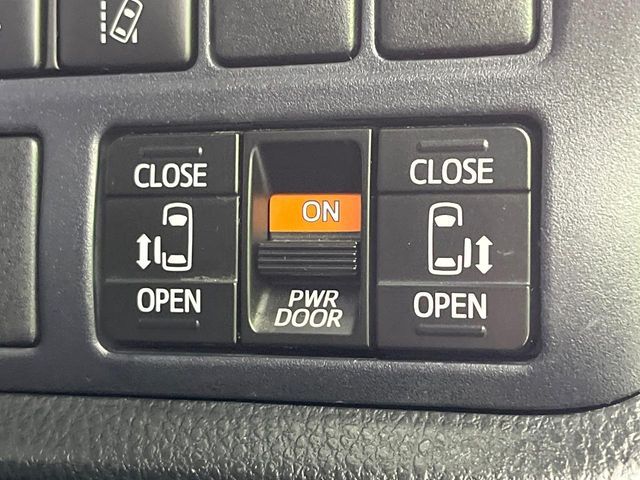 TOYOTA VOXY 2016 Image 31