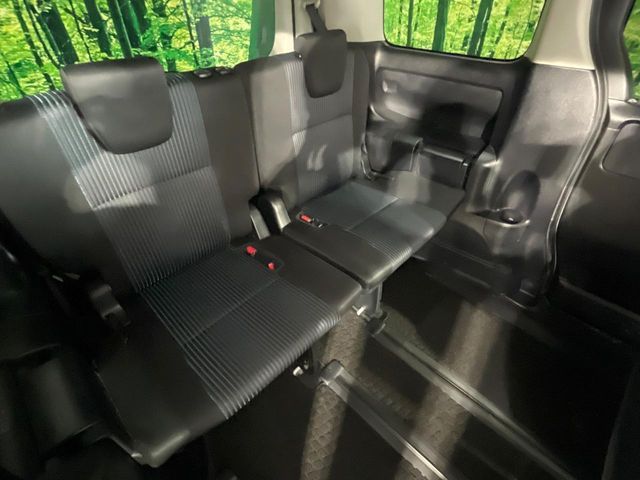 TOYOTA VOXY 2016 Image 31