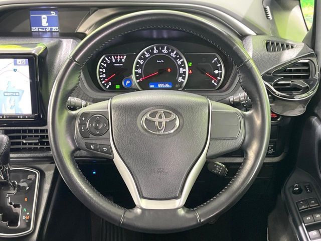 TOYOTA VOXY 2016 Image 31