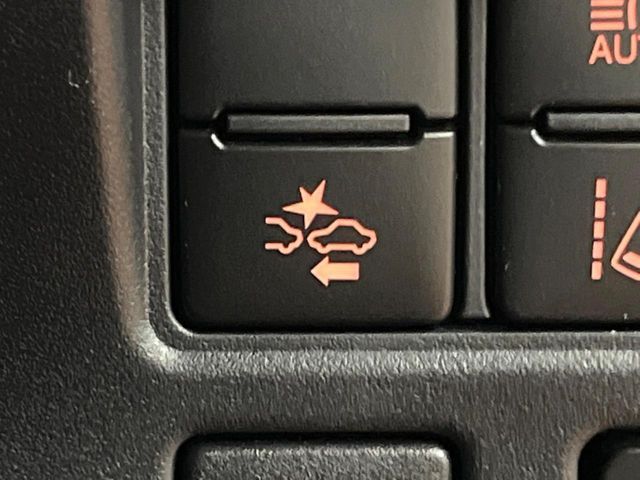 TOYOTA NOAH 2017 Image 31