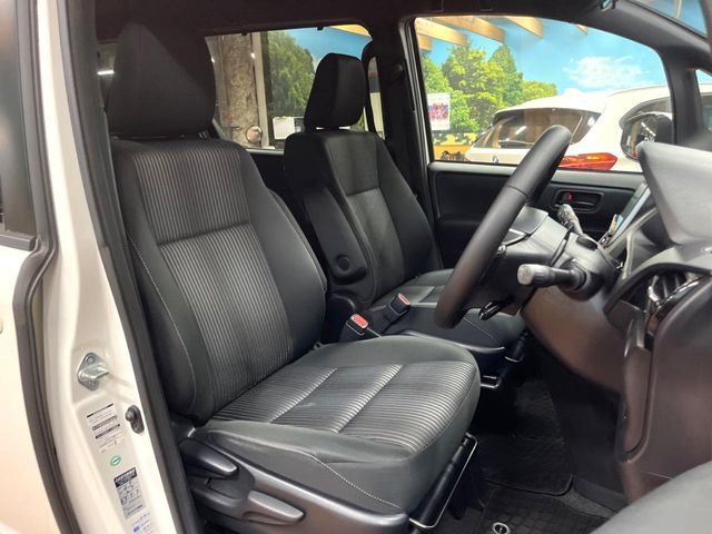 TOYOTA NOAH 2017 Image 31