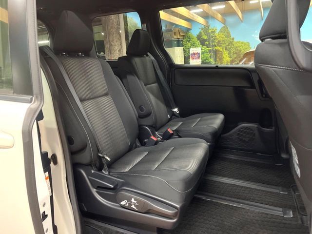 TOYOTA NOAH 2017 Image 31